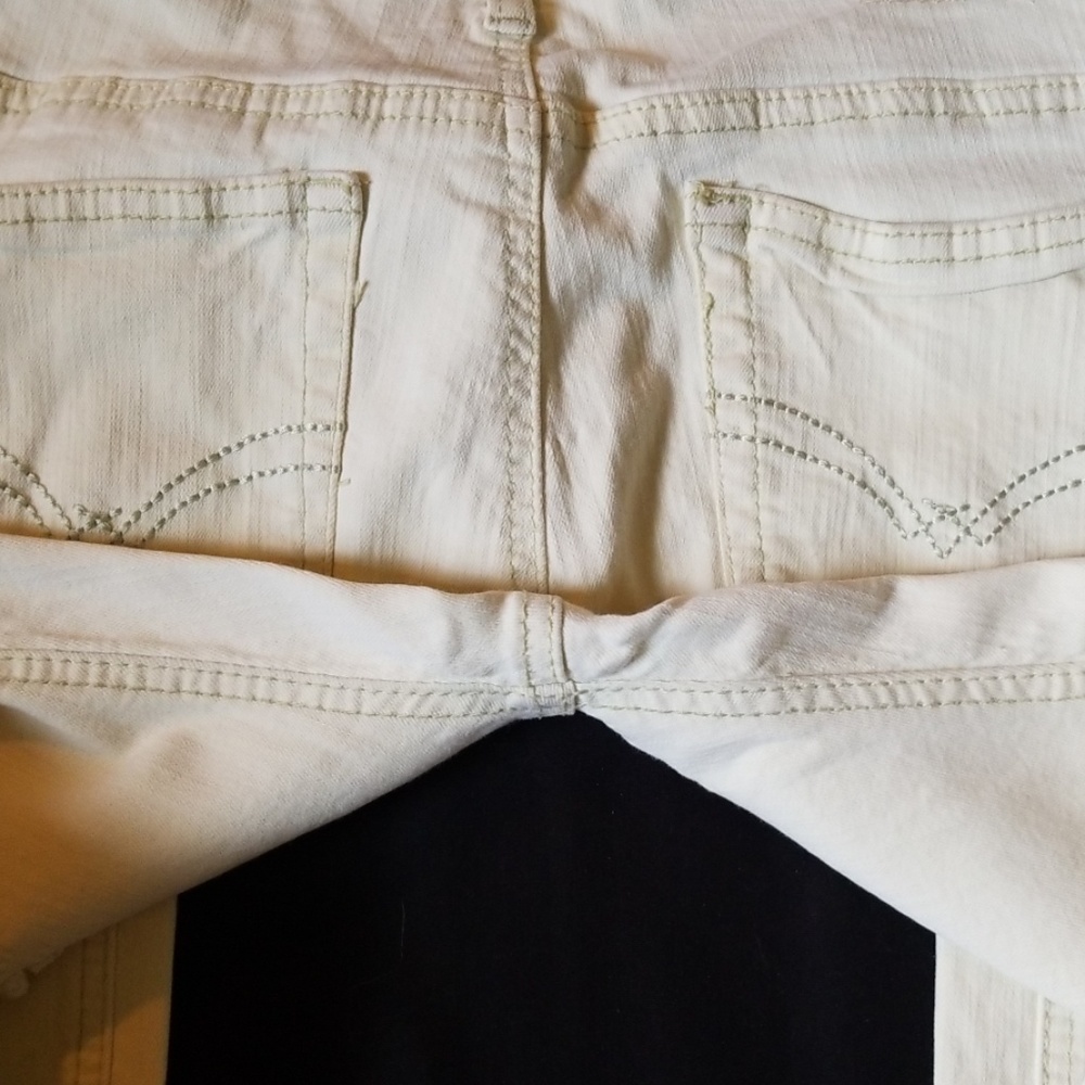 DISTRESSED JEAN'S - Picture 8 of 8